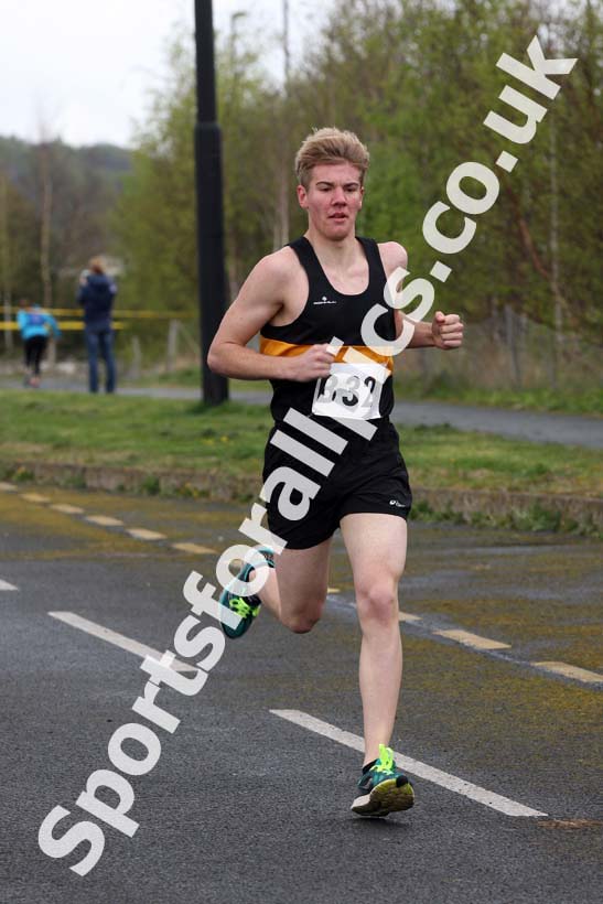 Senior mens relay, Elswick Good Friday Road Races. Photo: David T. Hewitson/Sports for All Pics